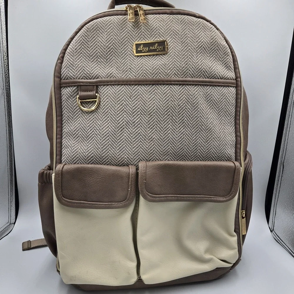 Itzy Ritzy Boss Plus Backpack Diaper Bag Tan Herringbone Gold Hardware Excellent